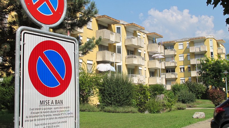 Installation de panneaux de signalisation permanente par Robalex Signalisation